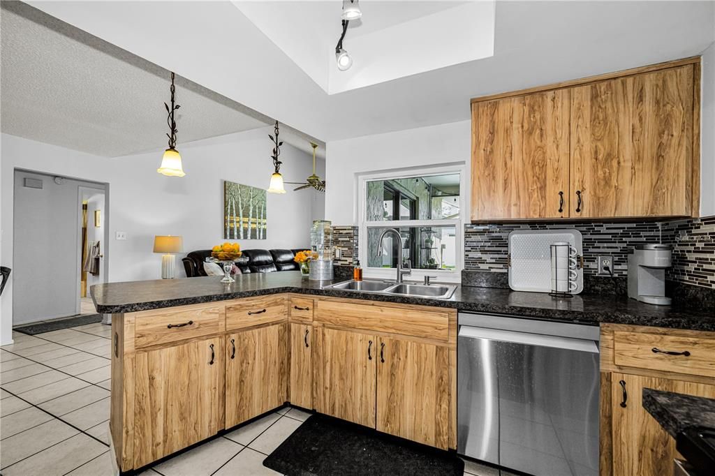 En Venta: $399,000 (3 camas, 2 baños, 1634 Pies cuadrados)