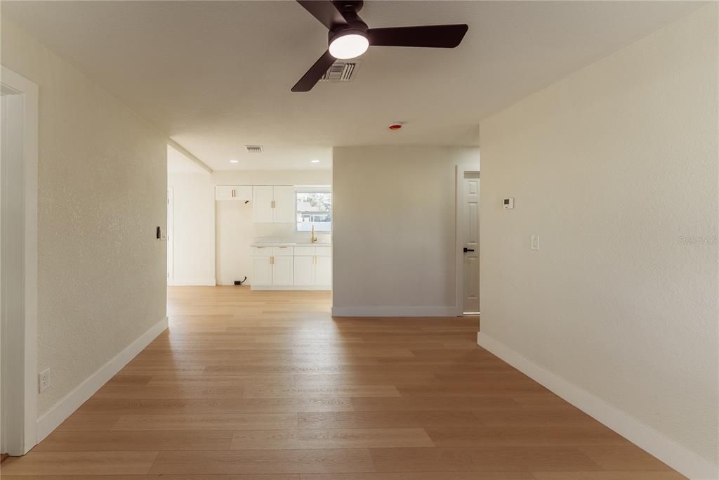 For Sale: $299,000 (3 beds, 2 baths, 864 Square Feet)