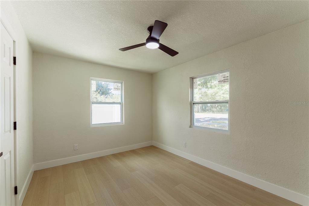 For Sale: $299,000 (3 beds, 2 baths, 864 Square Feet)
