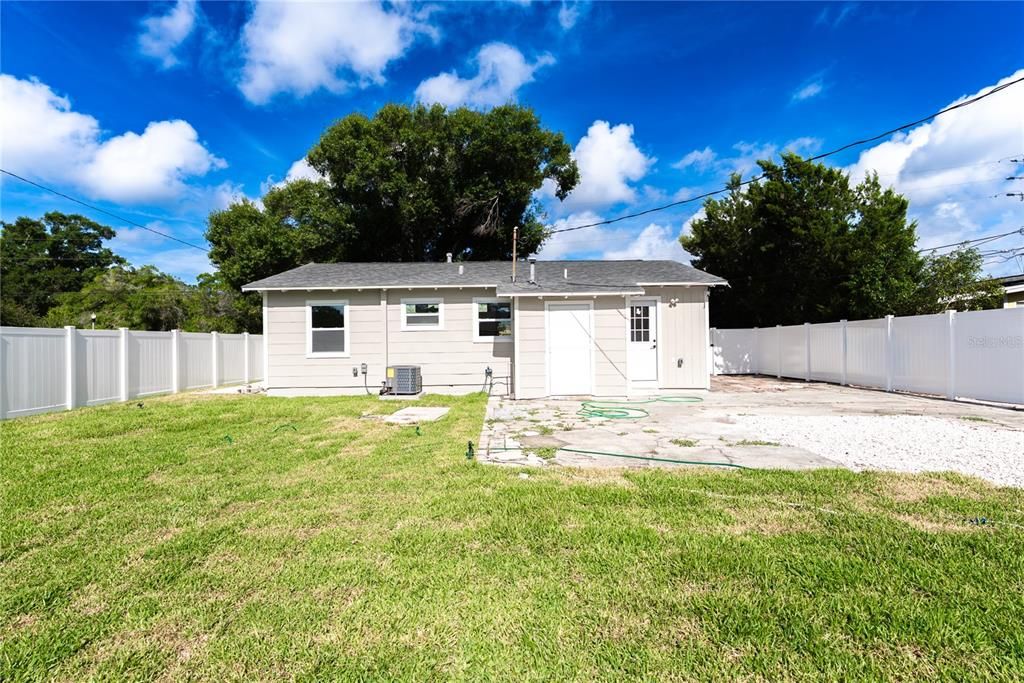 For Sale: $299,000 (3 beds, 2 baths, 864 Square Feet)