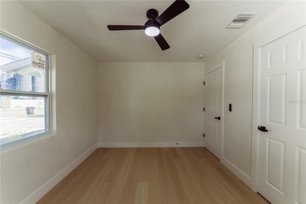 For Sale: $299,000 (3 beds, 2 baths, 864 Square Feet)