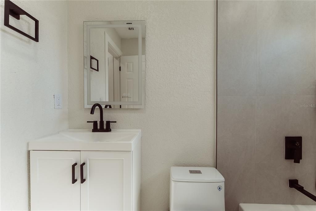 For Sale: $299,000 (3 beds, 2 baths, 864 Square Feet)