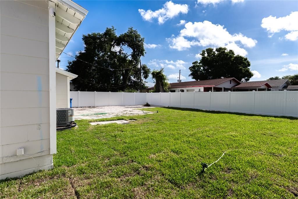 For Sale: $299,000 (3 beds, 2 baths, 864 Square Feet)