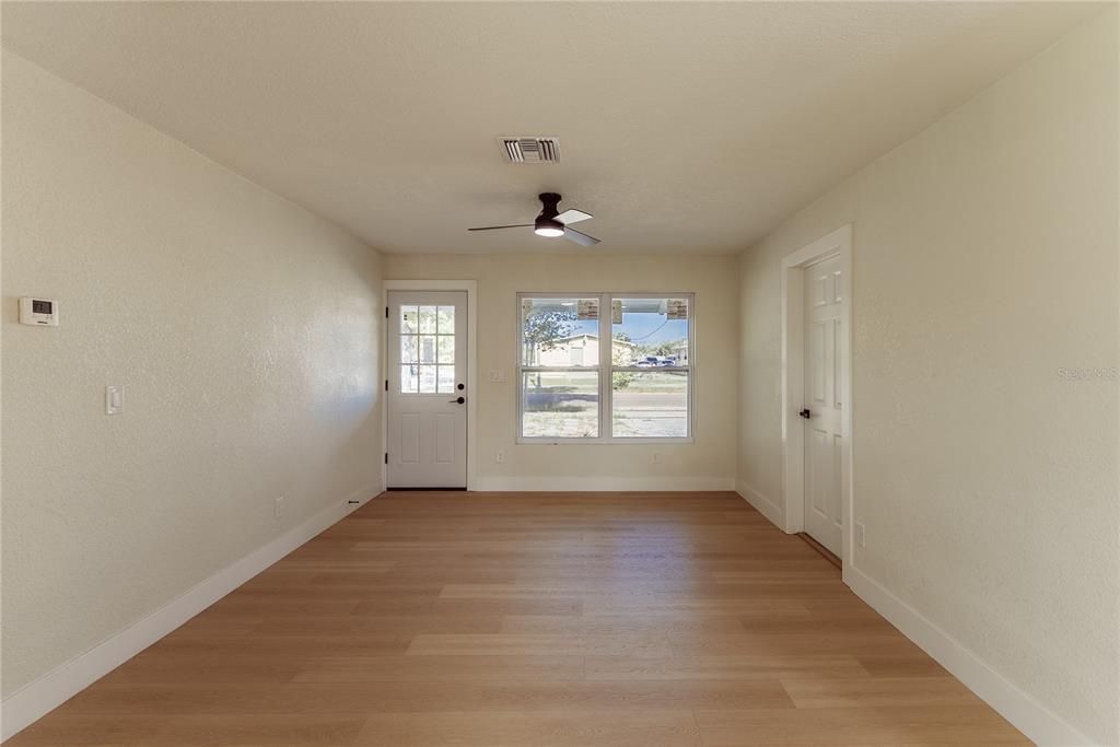 For Sale: $299,000 (3 beds, 2 baths, 864 Square Feet)