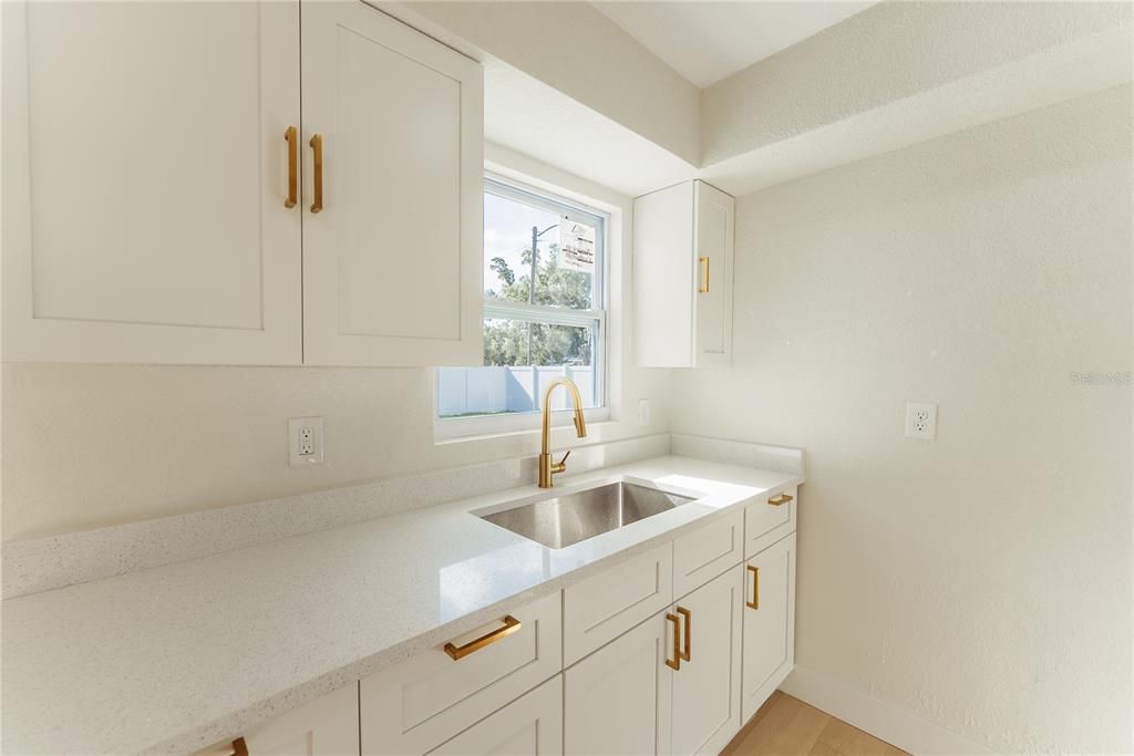 For Sale: $299,000 (3 beds, 2 baths, 864 Square Feet)