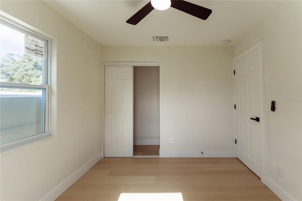 For Sale: $299,000 (3 beds, 2 baths, 864 Square Feet)