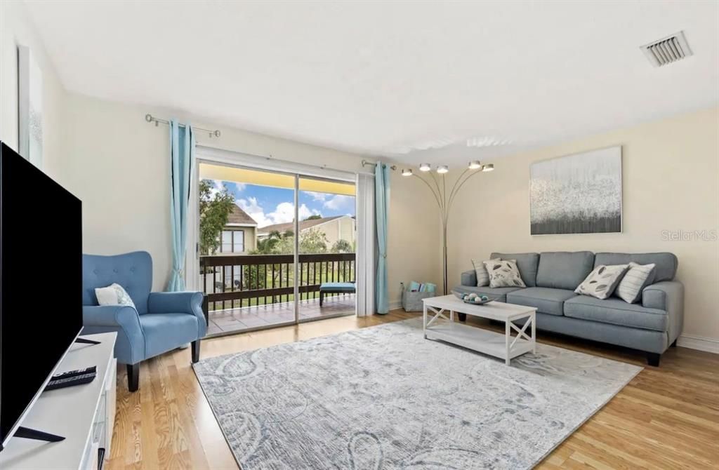 For Sale: $218,900 (3 beds, 2 baths, 1200 Square Feet)