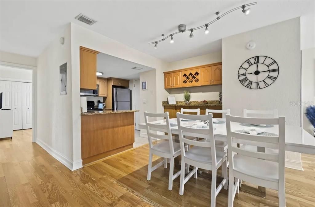 For Sale: $218,900 (3 beds, 2 baths, 1200 Square Feet)