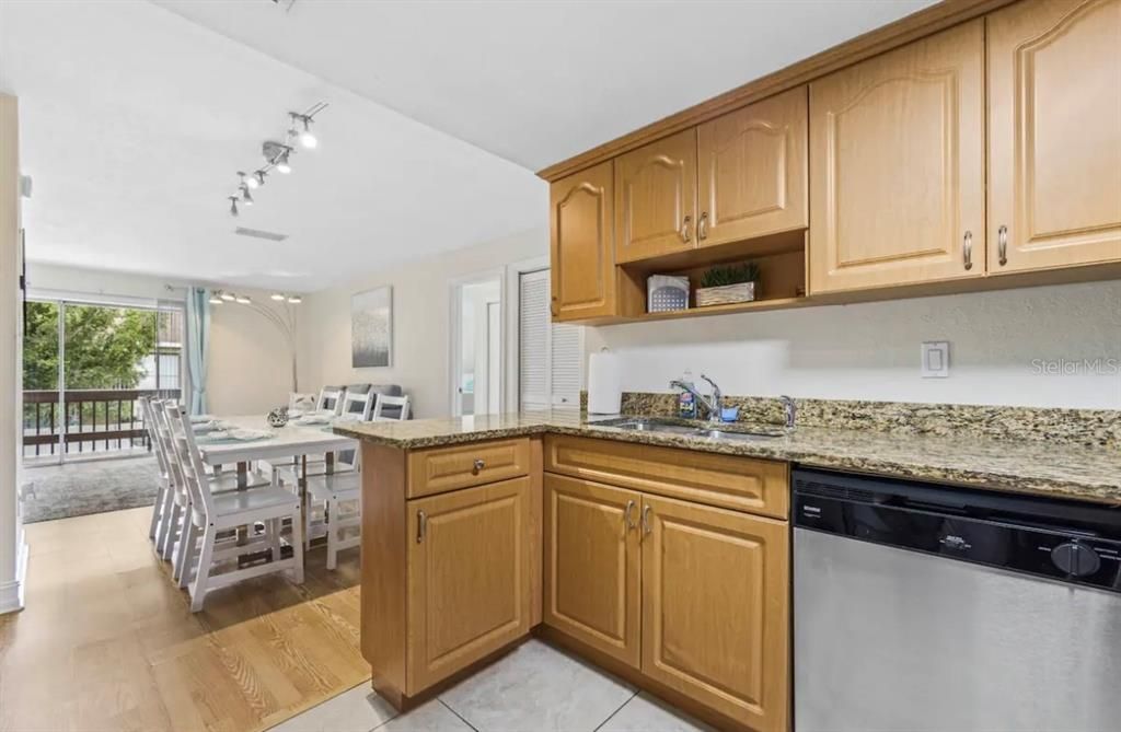 For Sale: $218,900 (3 beds, 2 baths, 1200 Square Feet)