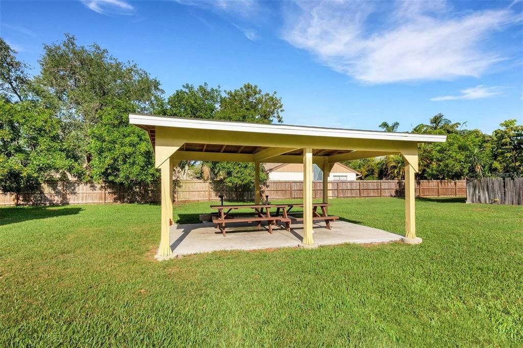 For Sale: $218,900 (3 beds, 2 baths, 1200 Square Feet)