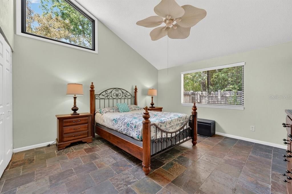 For Sale: $275,000 (2 beds, 2 baths, 1230 Square Feet)