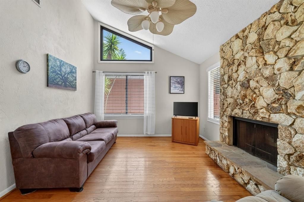 For Sale: $275,000 (2 beds, 2 baths, 1230 Square Feet)