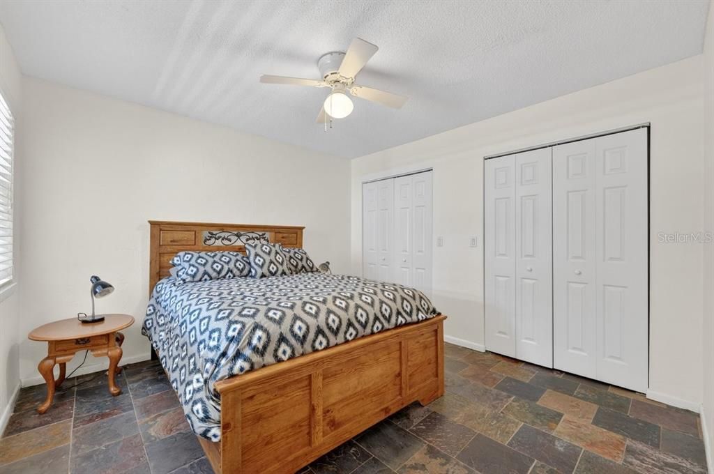 For Sale: $275,000 (2 beds, 2 baths, 1230 Square Feet)