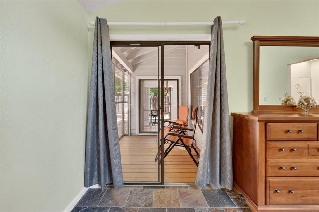 For Sale: $275,000 (2 beds, 2 baths, 1230 Square Feet)