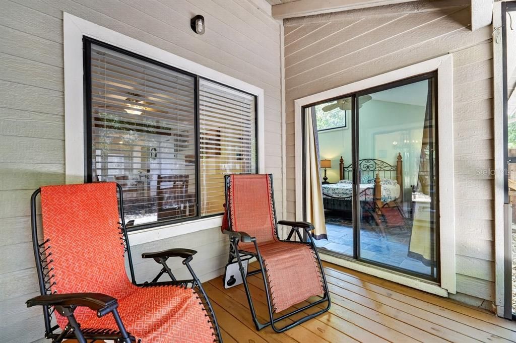 For Sale: $275,000 (2 beds, 2 baths, 1230 Square Feet)