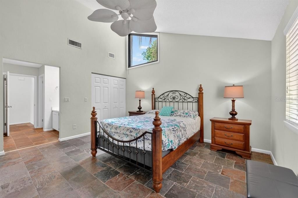 For Sale: $275,000 (2 beds, 2 baths, 1230 Square Feet)