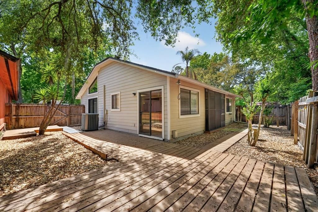 For Sale: $275,000 (2 beds, 2 baths, 1230 Square Feet)