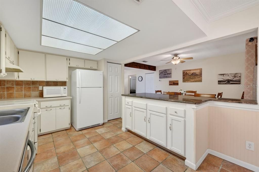 For Sale: $275,000 (2 beds, 2 baths, 1230 Square Feet)