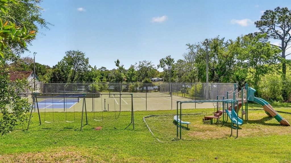 For Sale: $275,000 (2 beds, 2 baths, 1230 Square Feet)