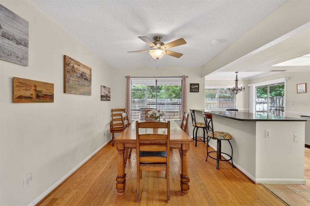 For Sale: $275,000 (2 beds, 2 baths, 1230 Square Feet)