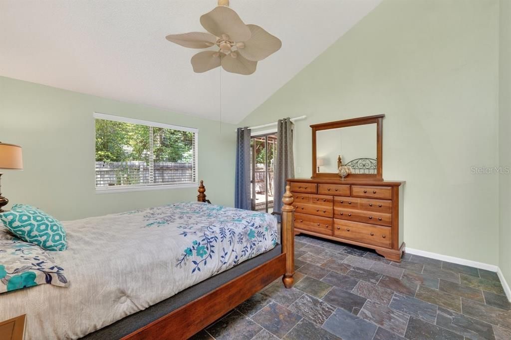 For Sale: $275,000 (2 beds, 2 baths, 1230 Square Feet)