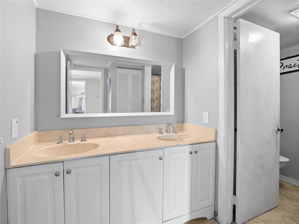 For Sale: $130,000 (2 beds, 1 baths, 1236 Square Feet)