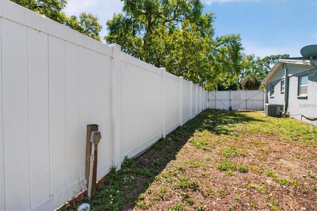 For Rent: $2,400 (3 beds, 2 baths, 1062 Square Feet)