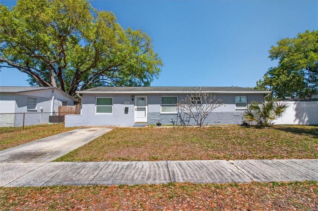 For Rent: $2,400 (3 beds, 2 baths, 1062 Square Feet)