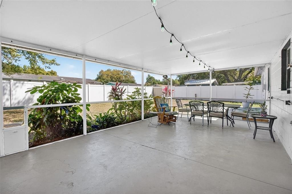 For Rent: $2,400 (3 beds, 2 baths, 1062 Square Feet)