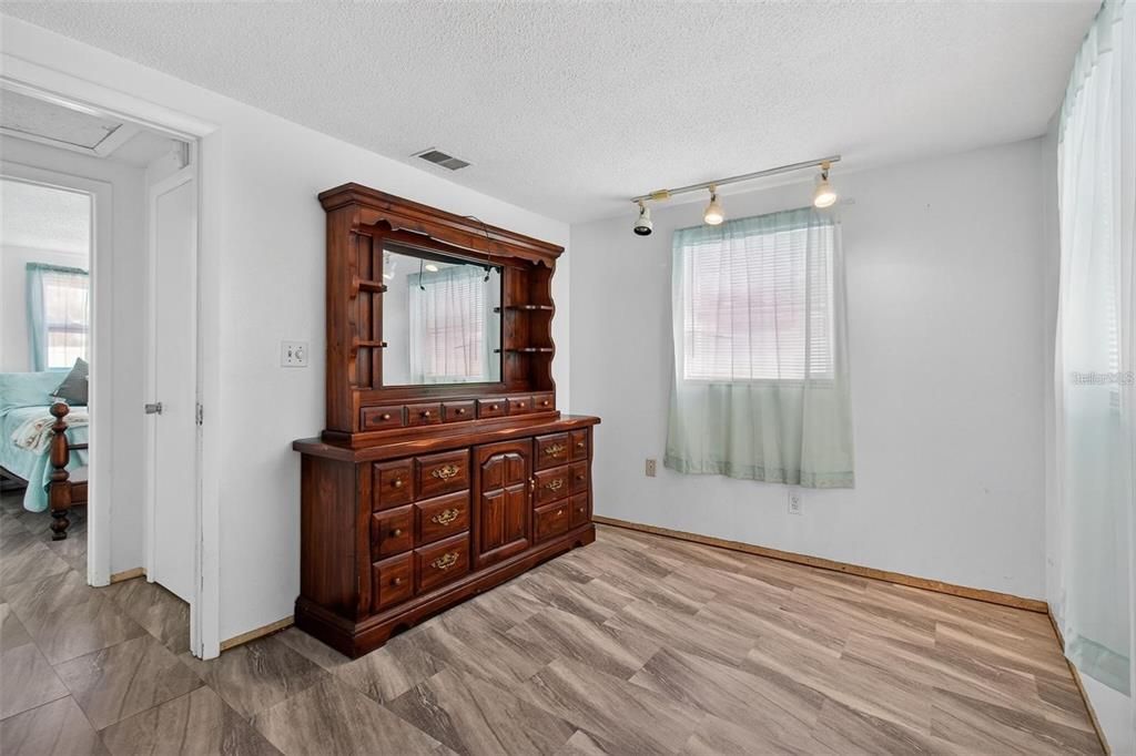 For Rent: $2,400 (3 beds, 2 baths, 1062 Square Feet)