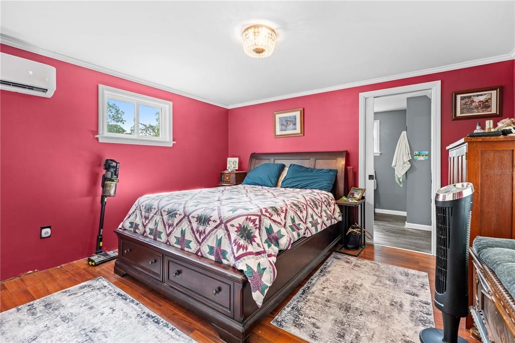 Active With Contract: $237,000 (2 beds, 2 baths, 924 Square Feet)