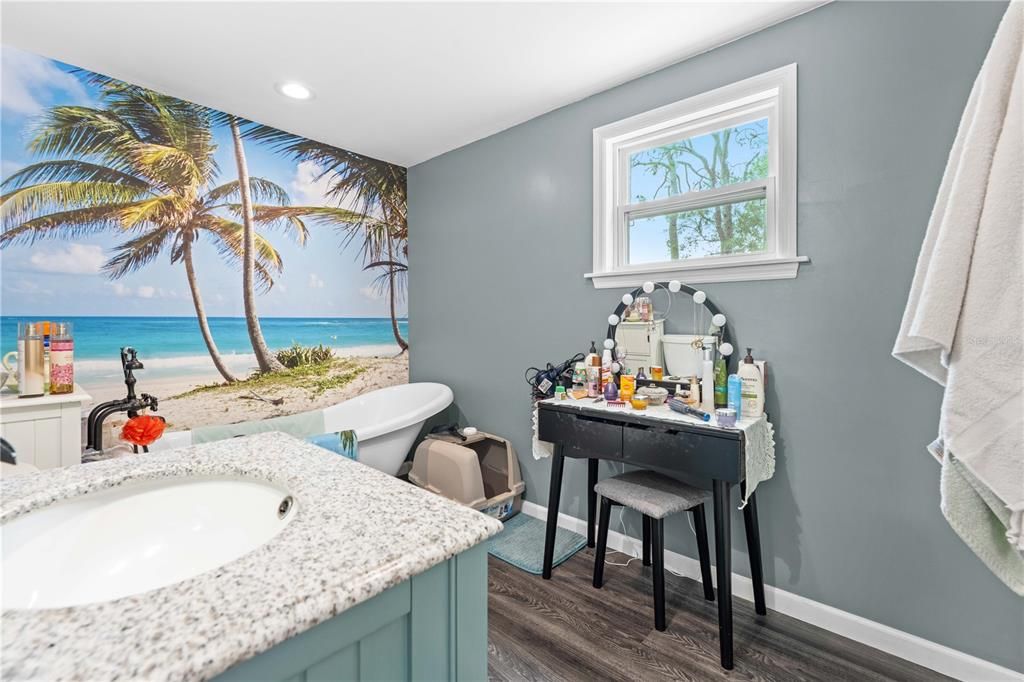 Active With Contract: $237,000 (2 beds, 2 baths, 924 Square Feet)