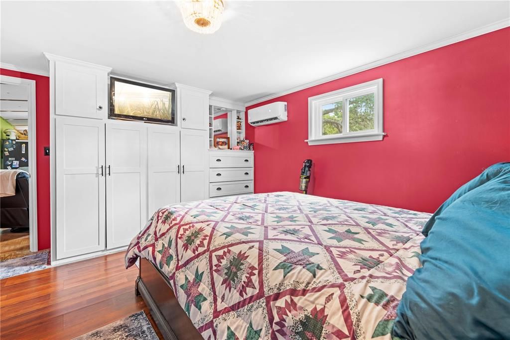 Active With Contract: $237,000 (2 beds, 2 baths, 924 Square Feet)