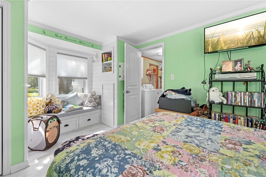 Active With Contract: $237,000 (2 beds, 2 baths, 924 Square Feet)