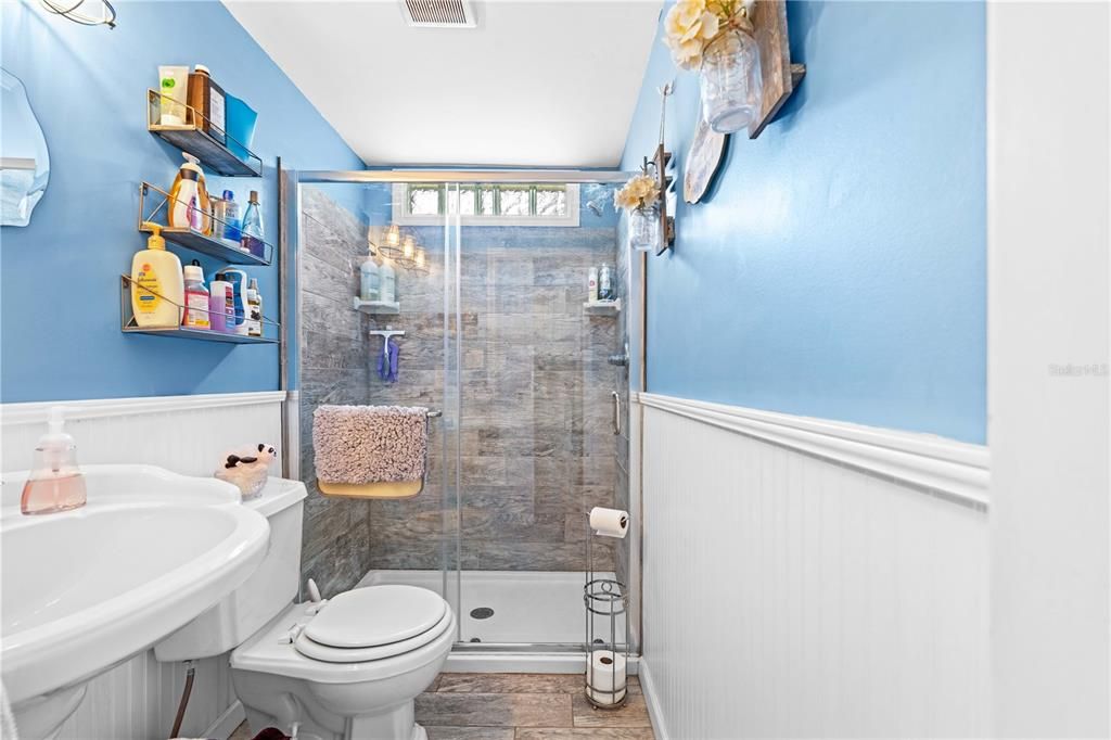 Active With Contract: $237,000 (2 beds, 2 baths, 924 Square Feet)