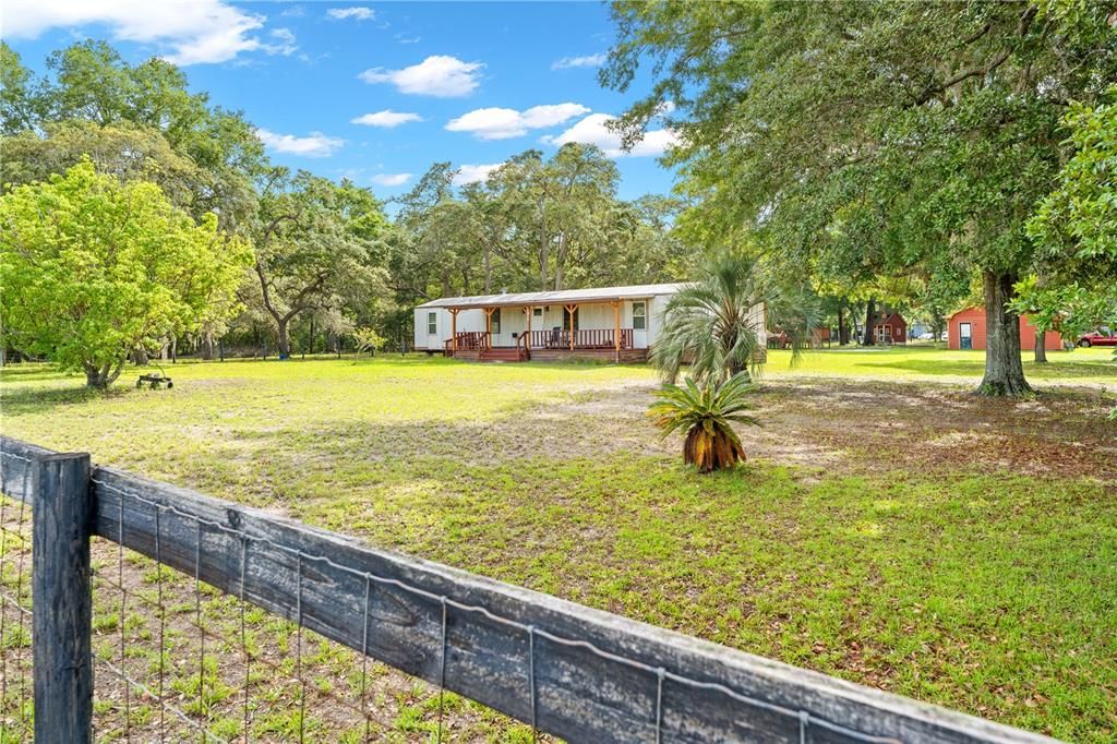 Active With Contract: $237,000 (2 beds, 2 baths, 924 Square Feet)