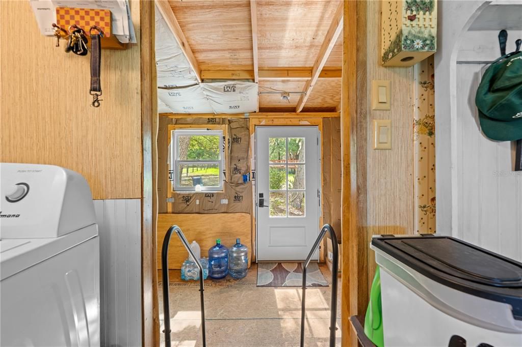 Active With Contract: $237,000 (2 beds, 2 baths, 924 Square Feet)