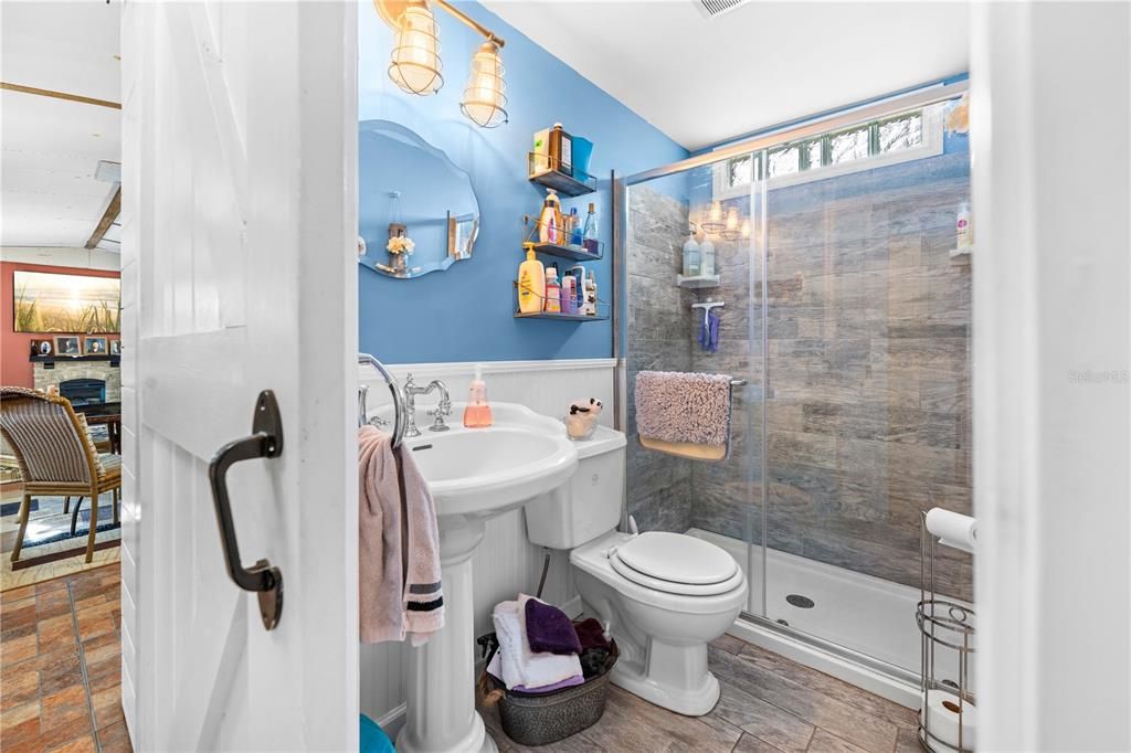 Active With Contract: $237,000 (2 beds, 2 baths, 924 Square Feet)