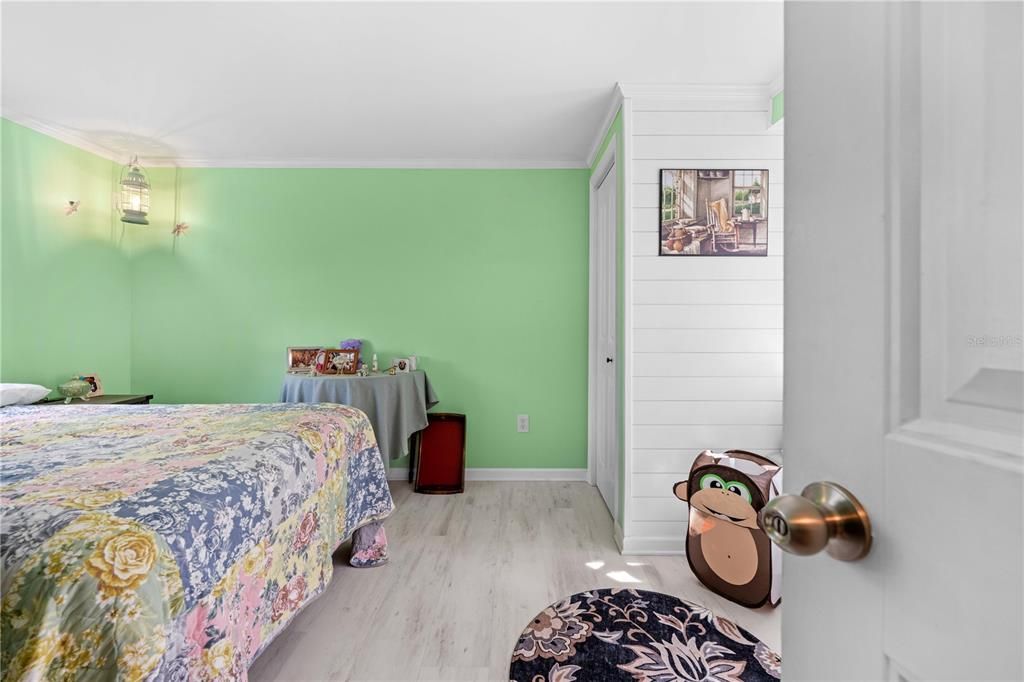 Active With Contract: $237,000 (2 beds, 2 baths, 924 Square Feet)