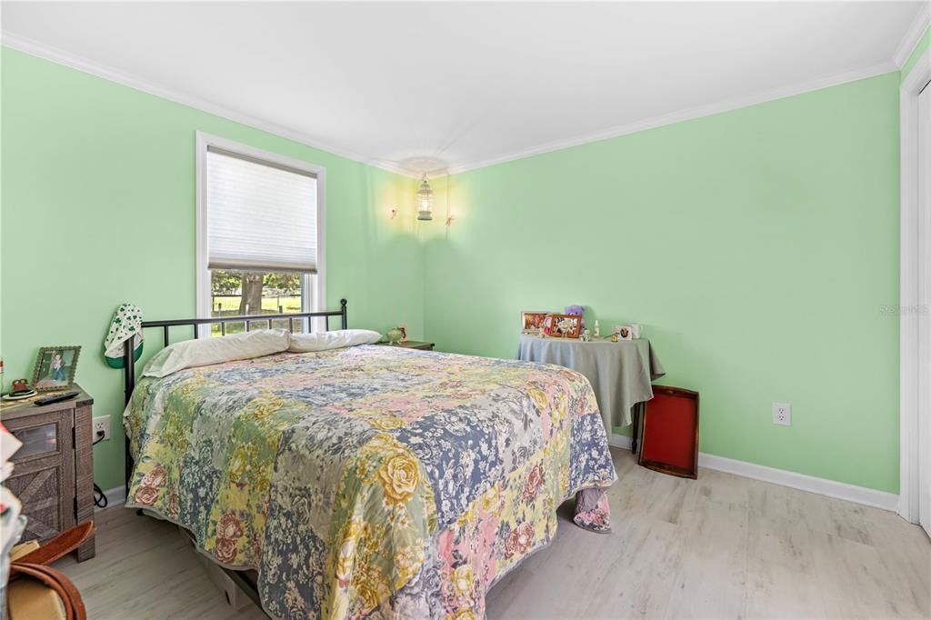 Active With Contract: $237,000 (2 beds, 2 baths, 924 Square Feet)