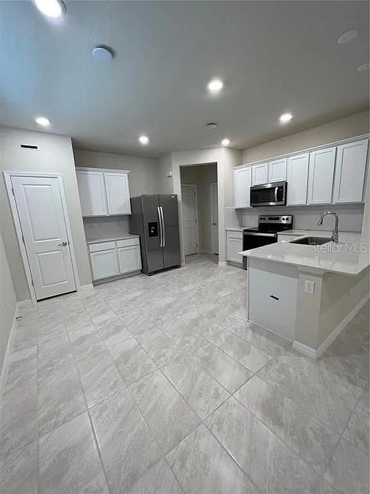 For Rent: $2,500 (3 beds, 2 baths, 1782 Square Feet)