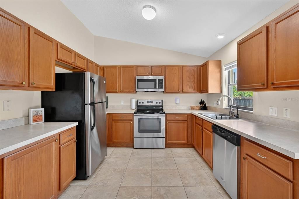 For Sale: $320,000 (3 beds, 2 baths, 1305 Square Feet)