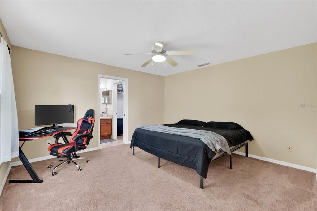 For Sale: $320,000 (3 beds, 2 baths, 1305 Square Feet)