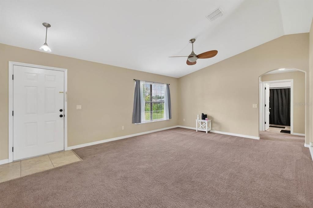 For Sale: $320,000 (3 beds, 2 baths, 1305 Square Feet)