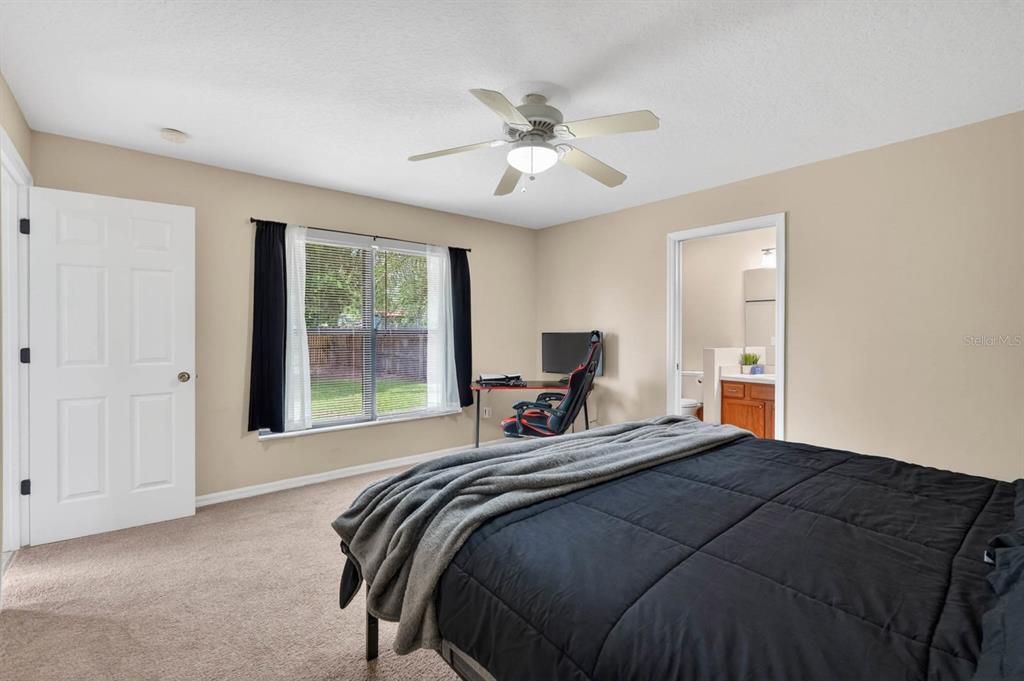 For Sale: $320,000 (3 beds, 2 baths, 1305 Square Feet)