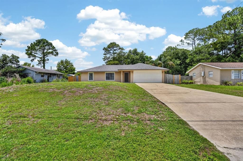 For Sale: $320,000 (3 beds, 2 baths, 1305 Square Feet)