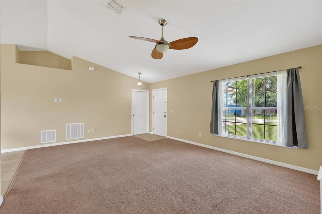For Sale: $320,000 (3 beds, 2 baths, 1305 Square Feet)