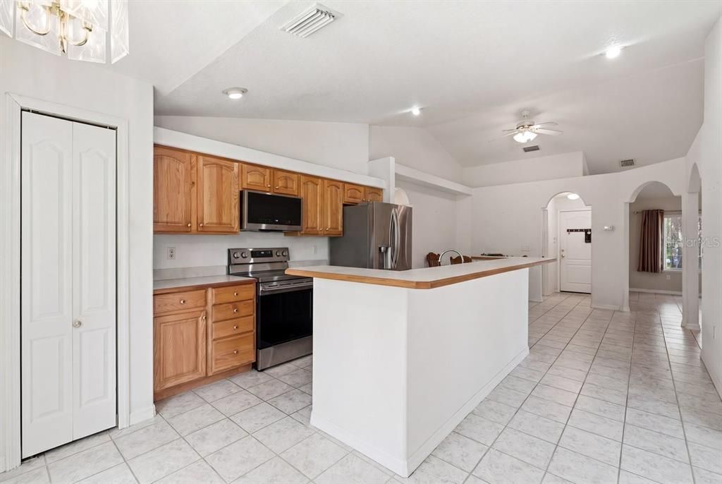 For Sale: $395,000 (3 beds, 2 baths, 1691 Square Feet)