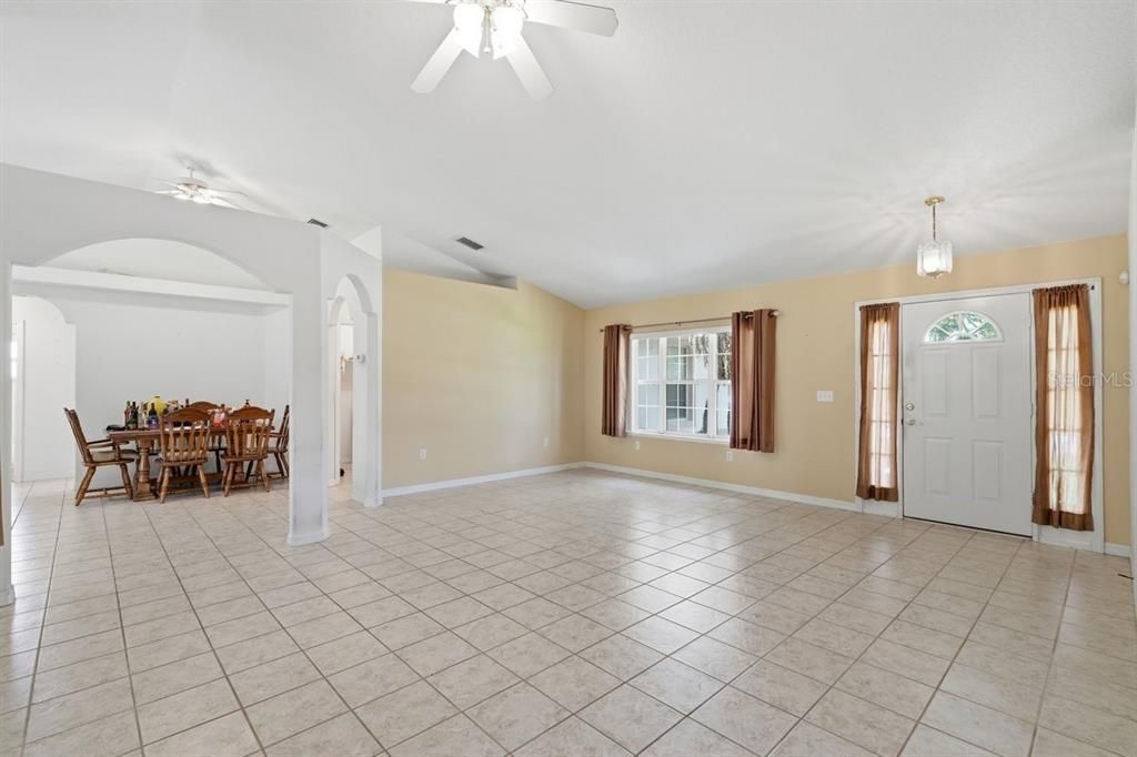 For Sale: $395,000 (3 beds, 2 baths, 1691 Square Feet)