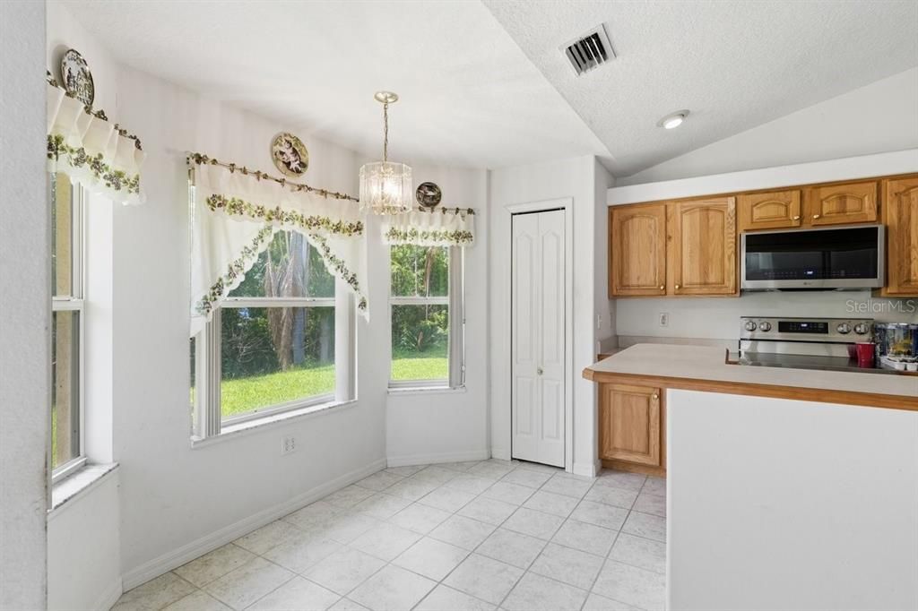 For Sale: $395,000 (3 beds, 2 baths, 1691 Square Feet)
